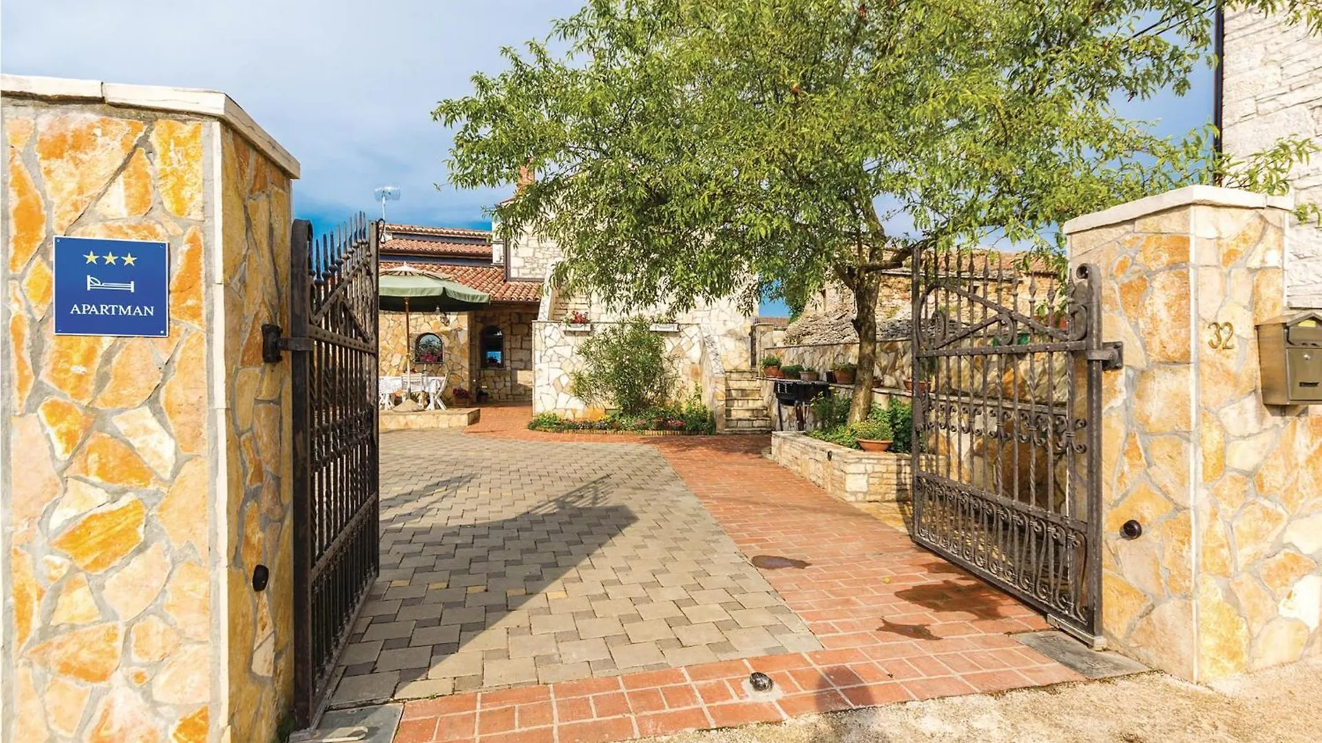 Amazing Apartment In Orbanici With Kitchen 0*,  Kroatië